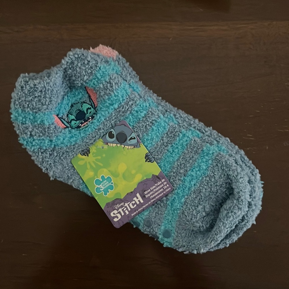 NWT 3 pairs of lilo and stitch fuzzy socks size 10-4 kids